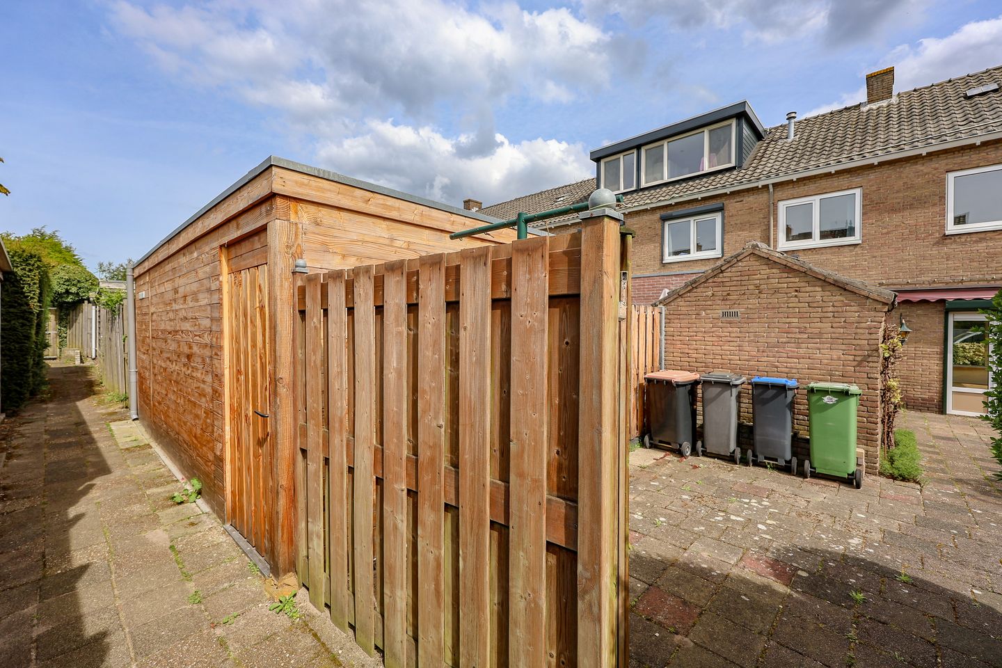 Photo 34 of Witte de Withstraat 11