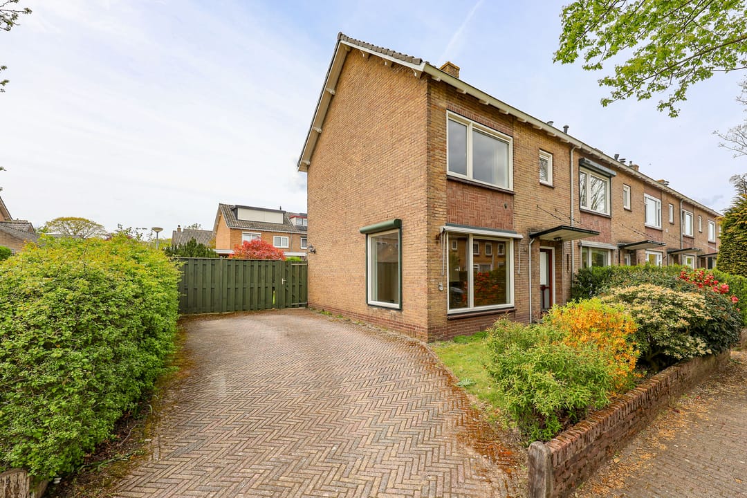 Photo 37 of Witte de Withstraat 11