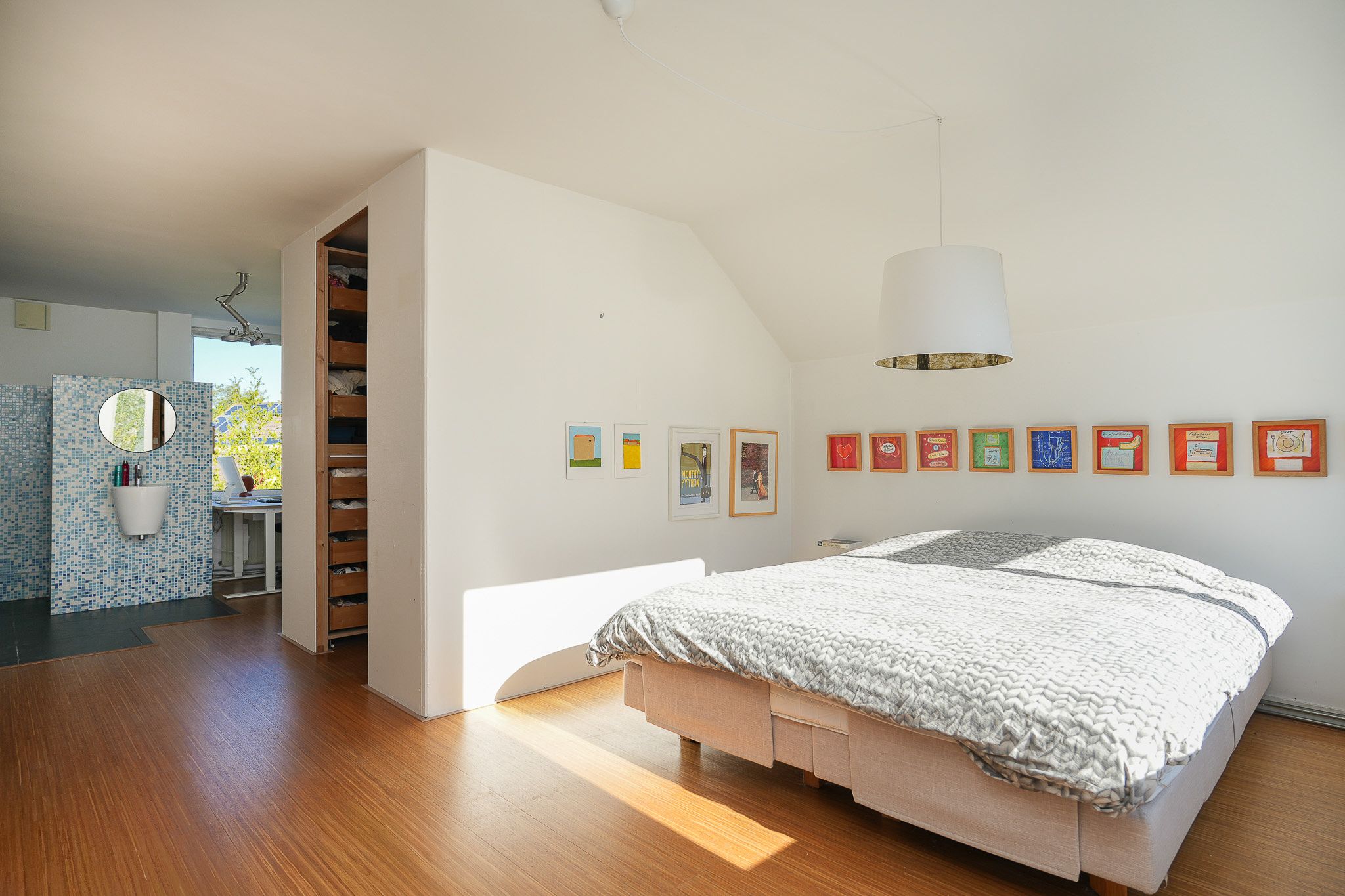 Spacious End Terraced Home with Free Views and Green Surroundings — 33