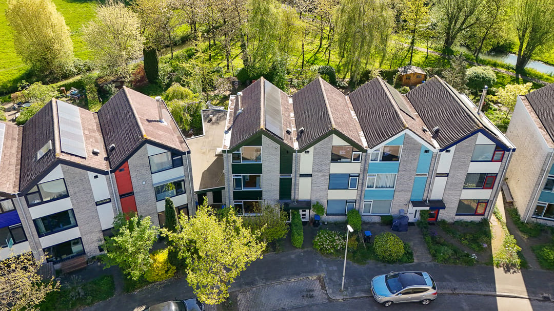 Spacious End Terraced Home with Free Views and Green Surroundings — 56