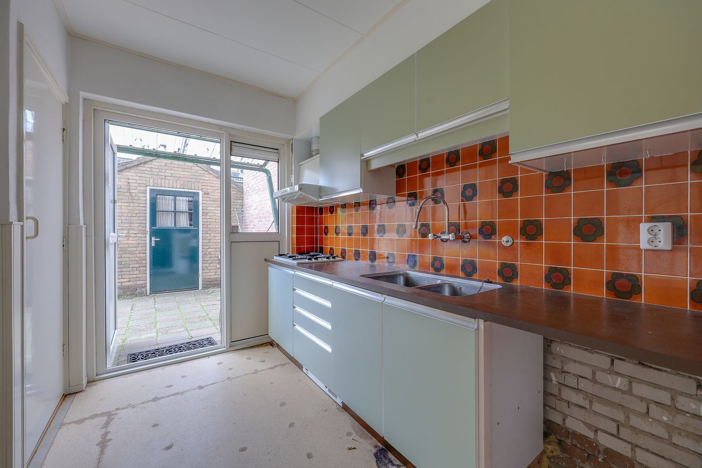 Photo 10 of Witte de Withstraat 11