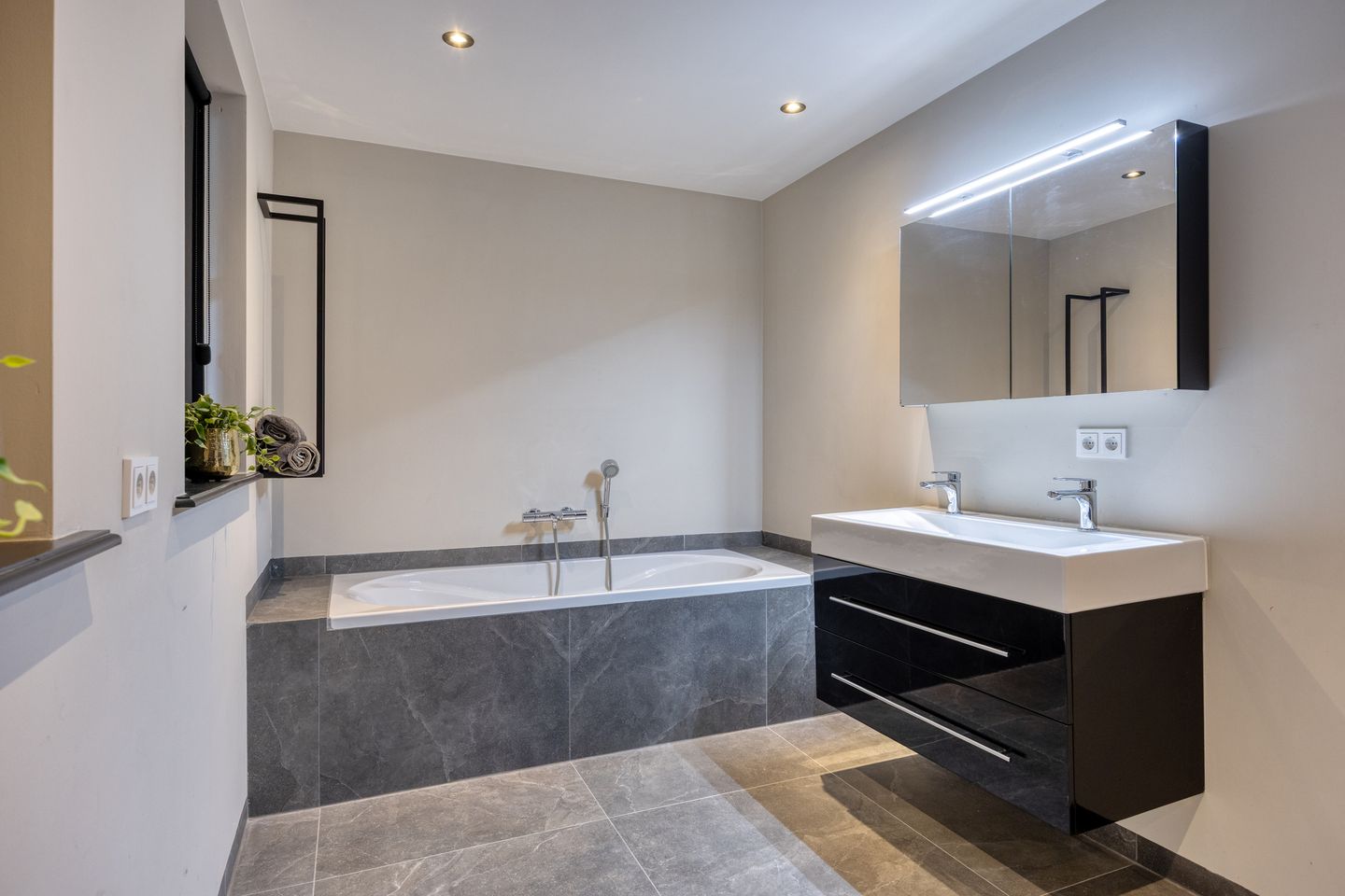 Foto 64 van Monseigneur van den Hurklaan 12-A