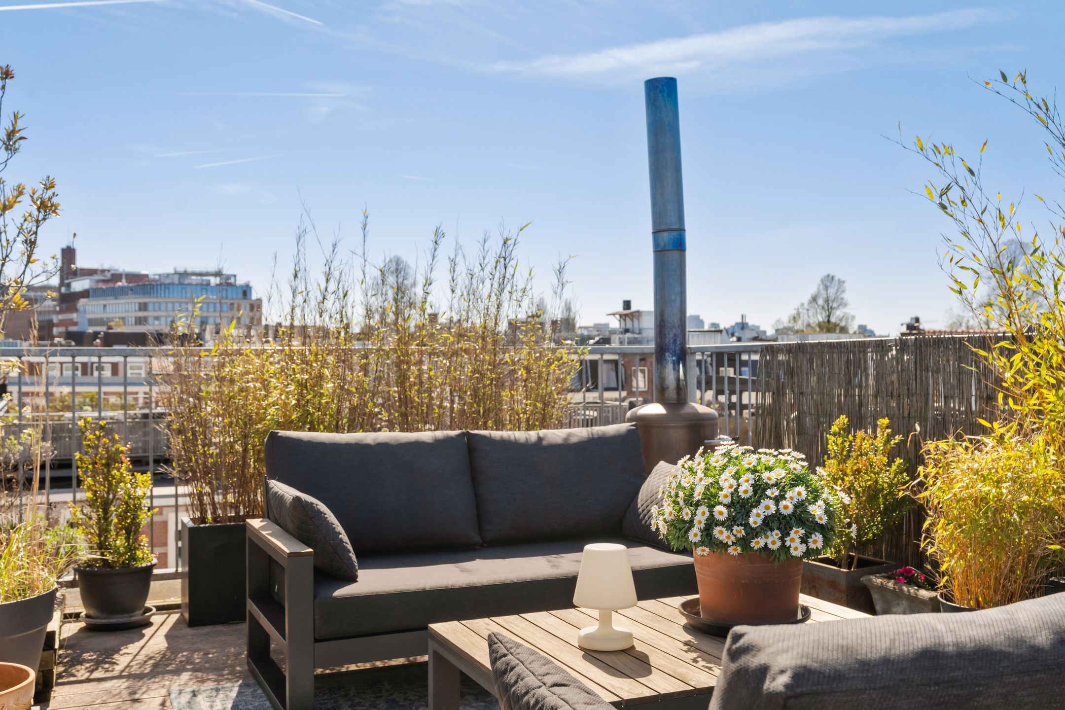 Spacious Bright Upper Apartment with Rooftop Terrace in Oud West — 27
