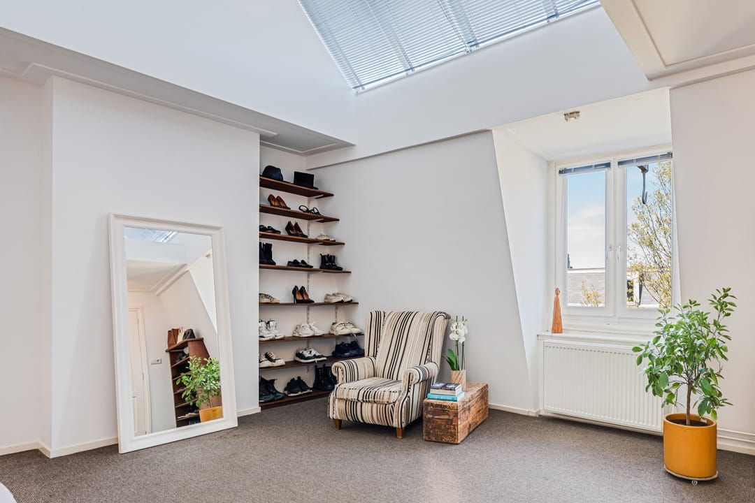 Spacious Bright Upper Apartment with Rooftop Terrace in Oud West — 17