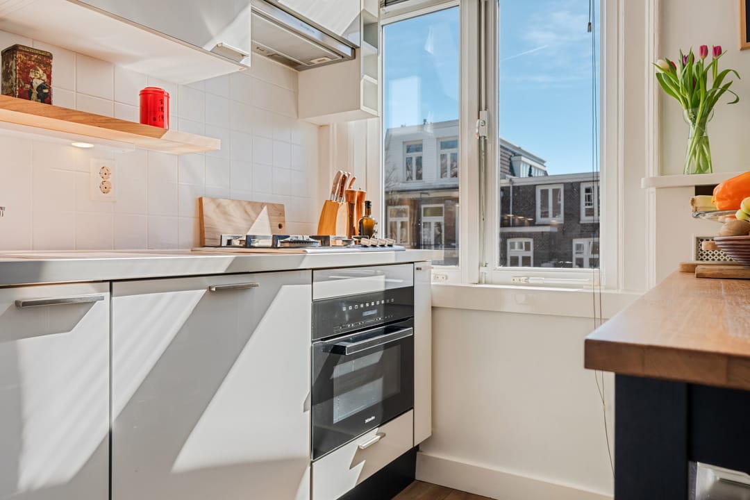 Spacious Bright Upper Apartment with Rooftop Terrace in Oud West — 8