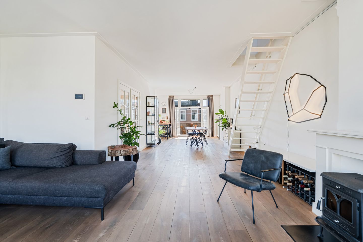 Spacious Bright Upper Apartment with Rooftop Terrace in Oud West — 14