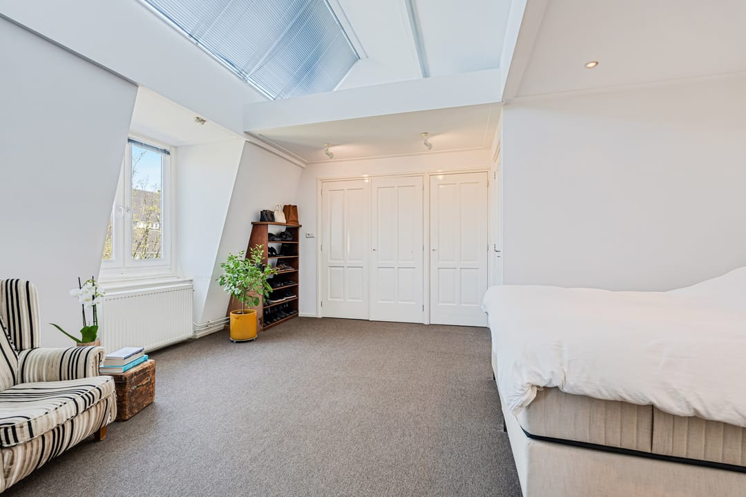 Spacious Bright Upper Apartment with Rooftop Terrace in Oud West — 16