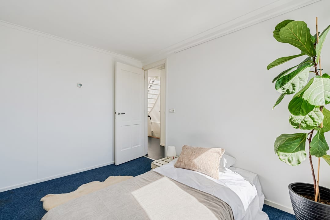 Spacious Bright Upper Apartment with Rooftop Terrace in Oud West — 22