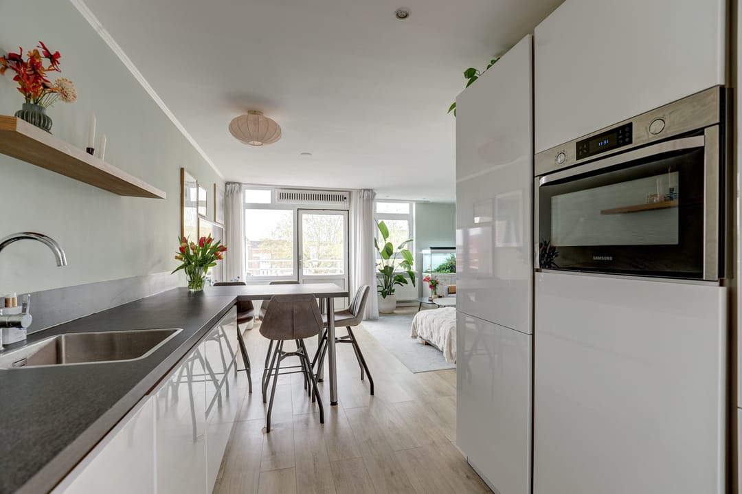 Spacious Maisonnette with City and Water Views in Central Gouda — 13