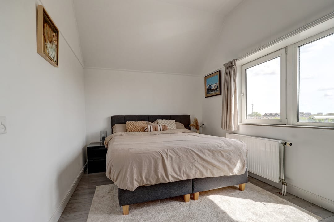 Spacious Maisonnette with City and Water Views in Central Gouda — 17