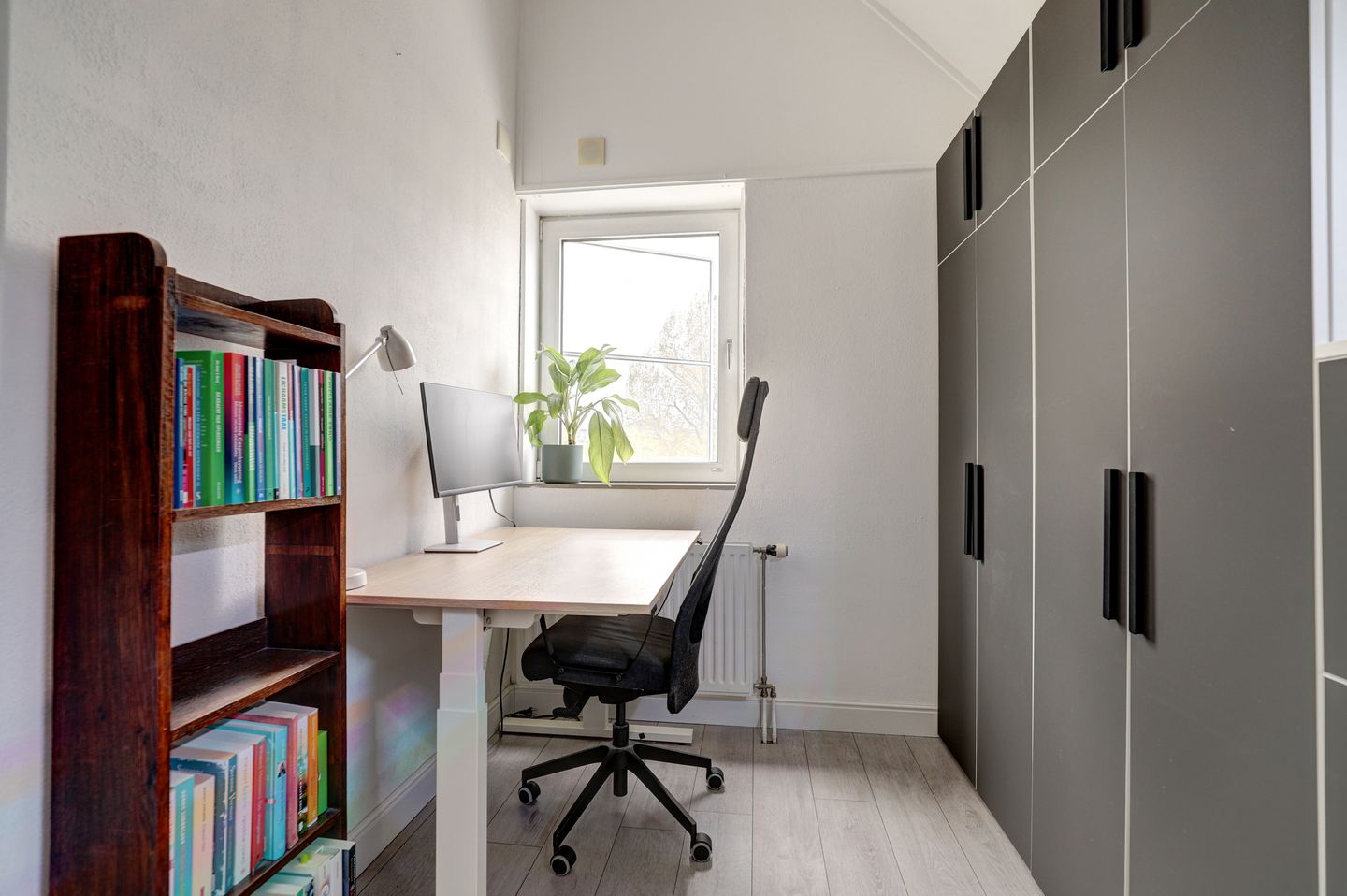 Spacious Maisonnette with City and Water Views in Central Gouda — 20
