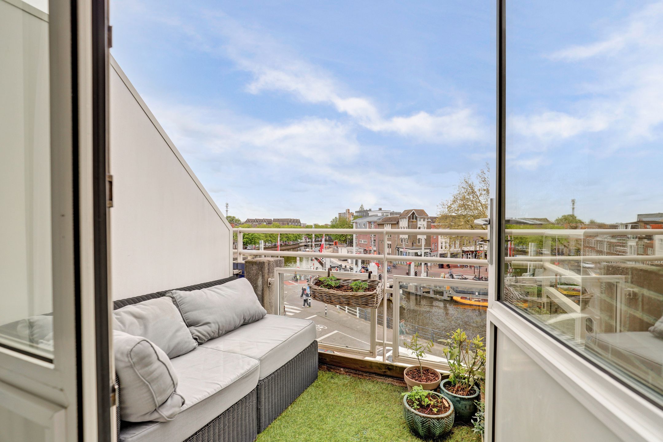 Spacious Maisonnette with City and Water Views in Central Gouda — 24