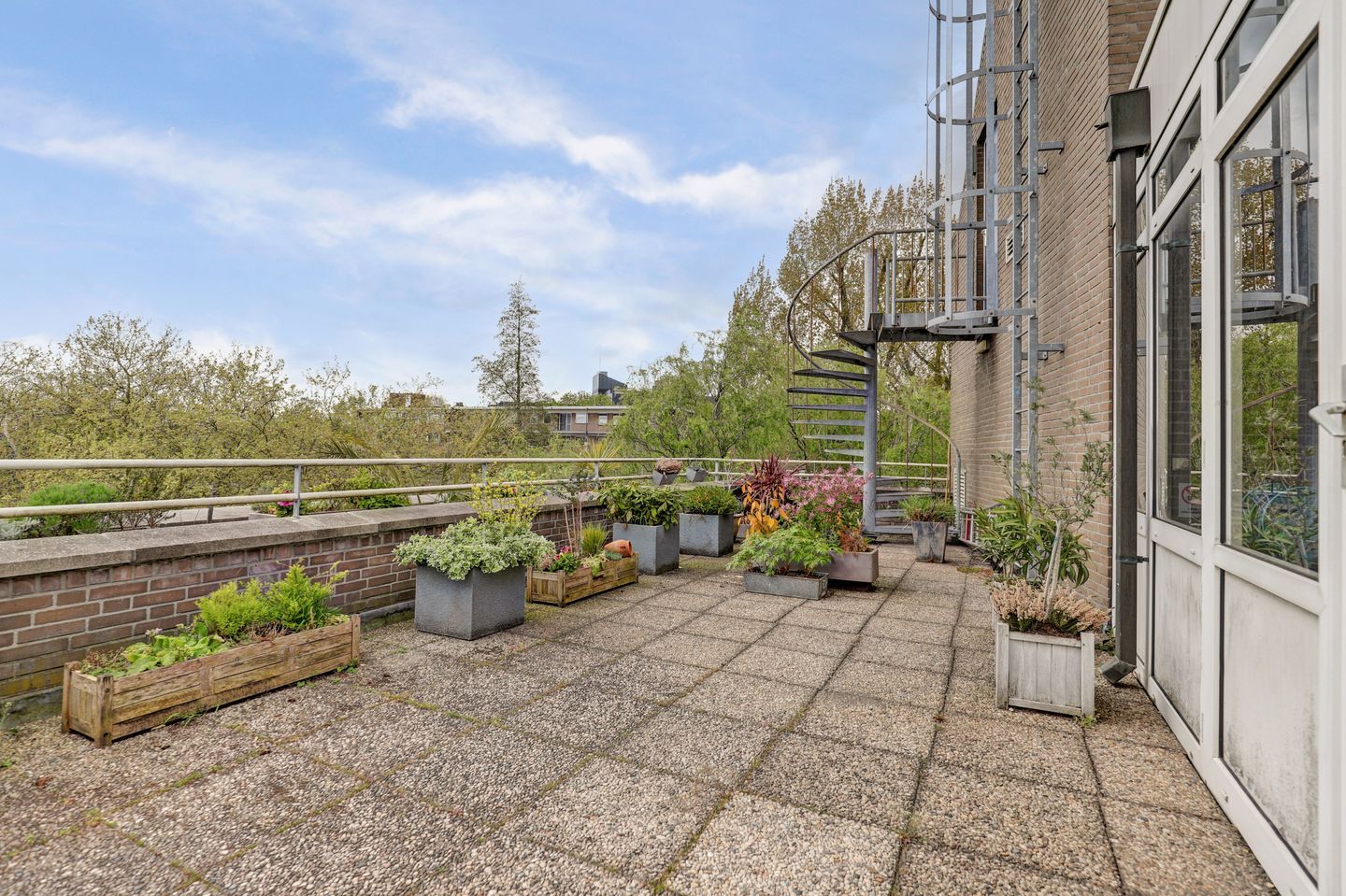 Spacious Maisonnette with City and Water Views in Central Gouda — 25