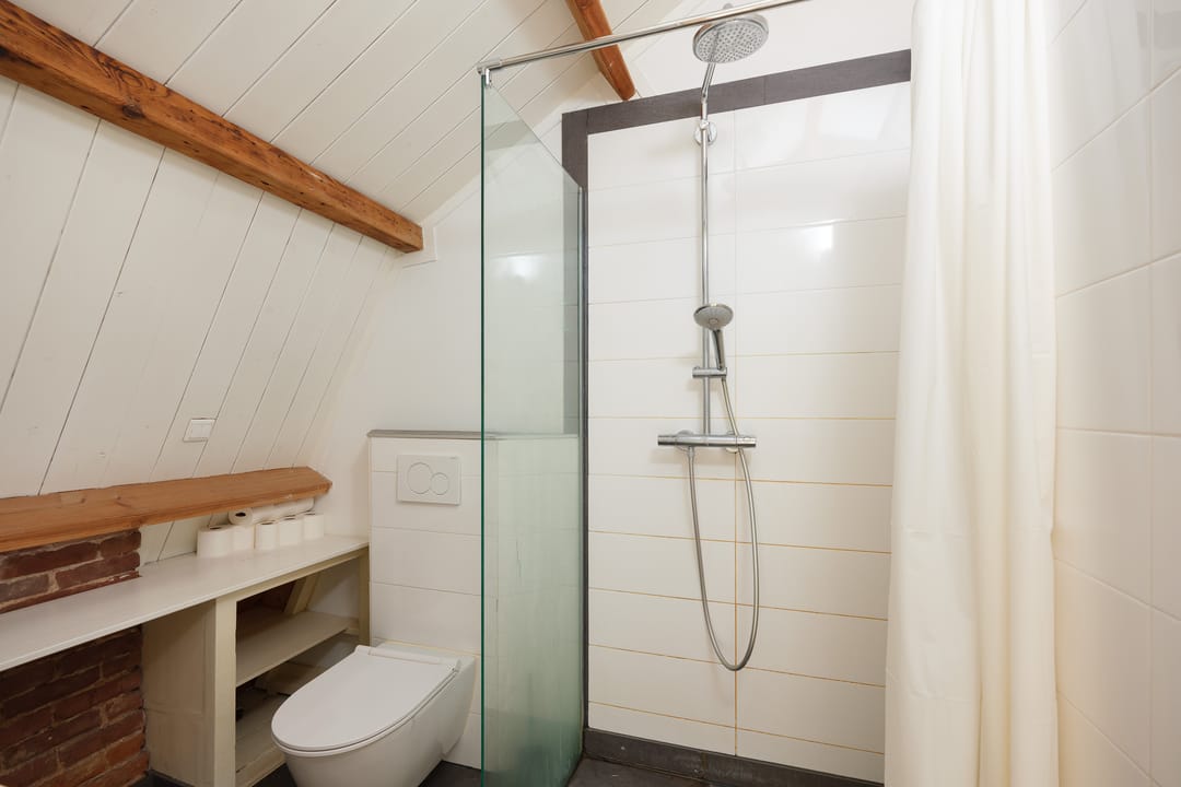 Atmospheric Upper Floor Apartment in Heart of De Bilt — 16