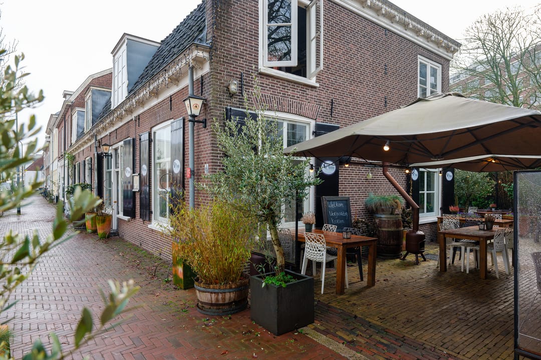Atmospheric Upper Floor Apartment in Heart of De Bilt — 23