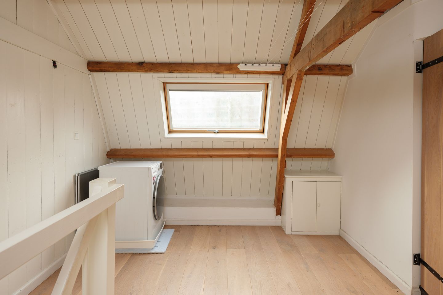 Atmospheric Upper Floor Apartment in Heart of De Bilt — 14