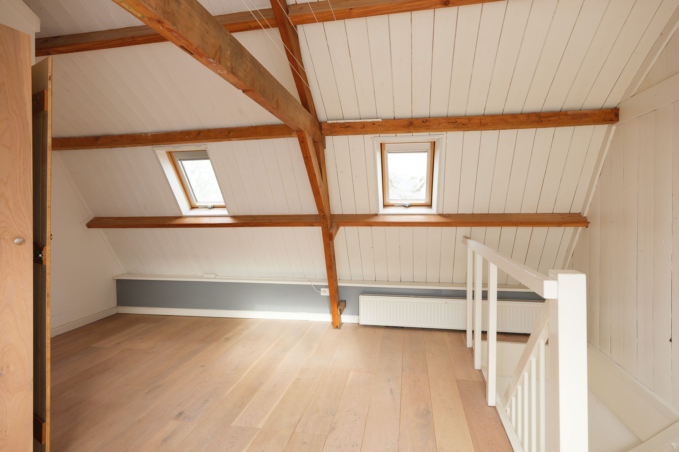 Atmospheric Upper Floor Apartment in Heart of De Bilt — 18