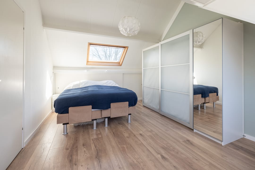 Comfortable Corner House with Garage and Sunny Garden — 28