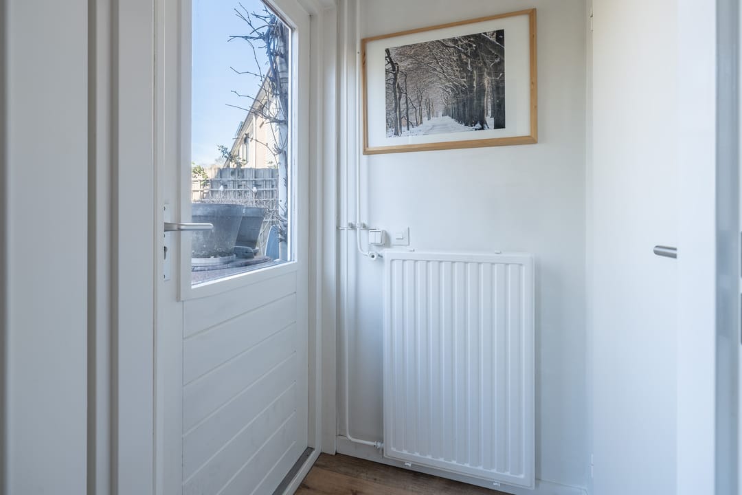 Comfortable Corner House with Garage and Sunny Garden — 13