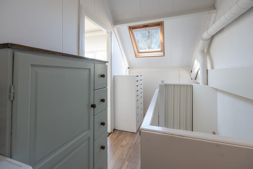 Comfortable Corner House with Garage and Sunny Garden — 26