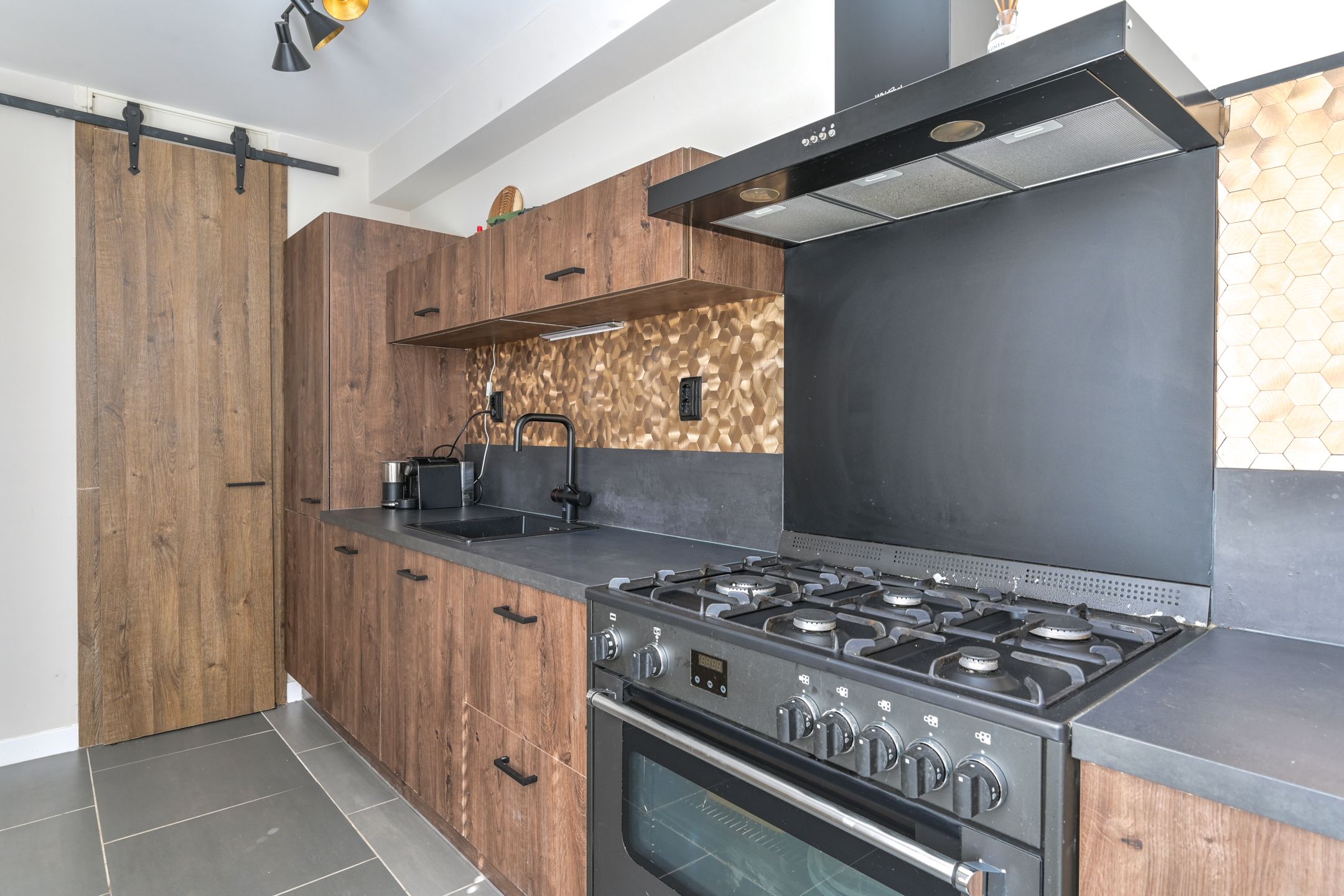 Foto 21 van van Leeuwenhoekstraat 38