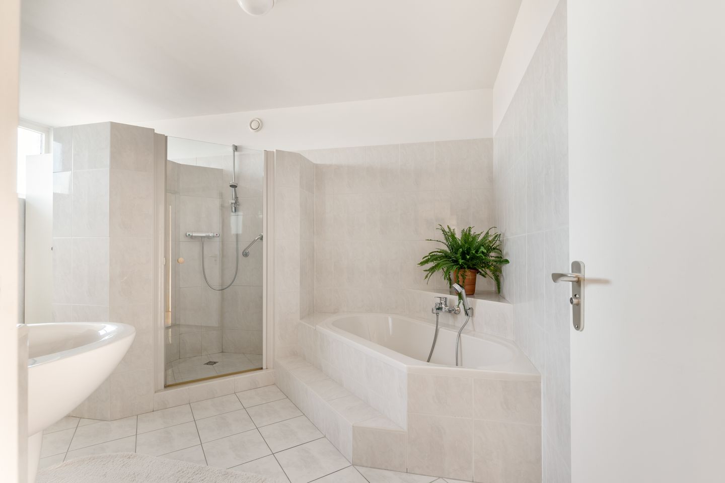 Foto 19 van Admiraal de Ruyterlaan 30