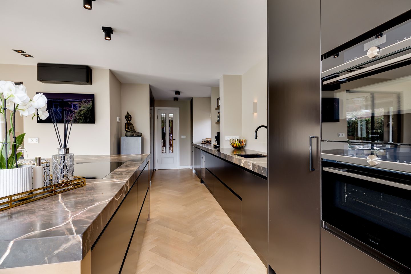 Luxurious villa with private driveway in the sought-after De Parken district of Apeldoorn — 14