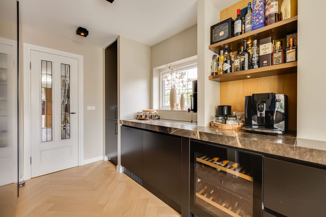 Luxurious villa with private driveway in the sought-after De Parken district of Apeldoorn — 17