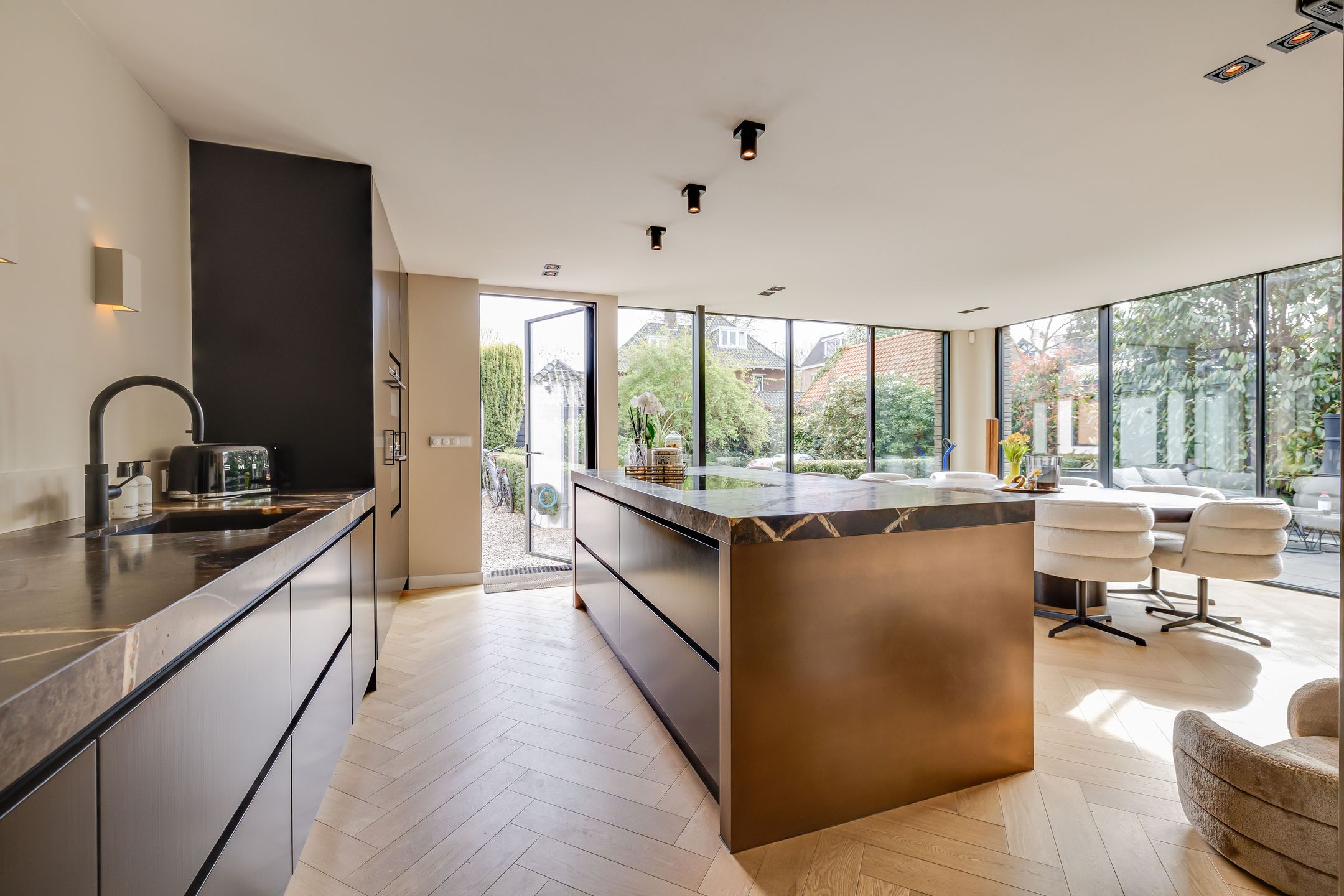 Luxurious villa with private driveway in the sought-after De Parken district of Apeldoorn — 18