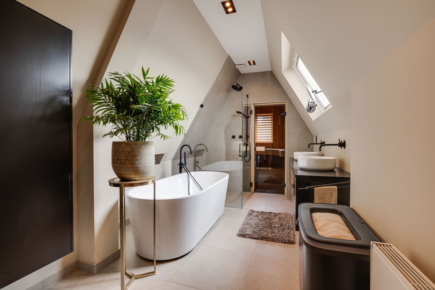 Luxurious villa with private driveway in the sought-after De Parken district of Apeldoorn — 29