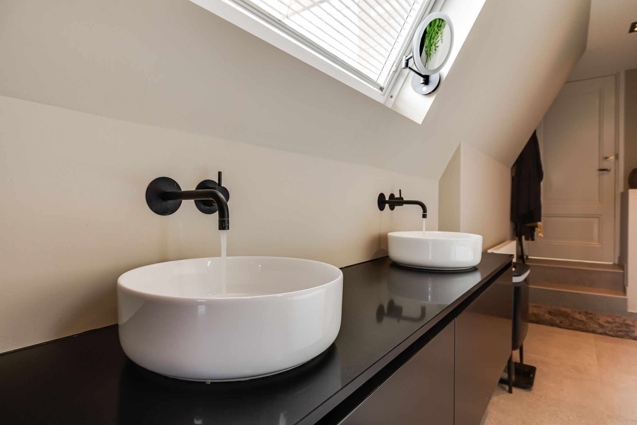 Luxurious villa with private driveway in the sought-after De Parken district of Apeldoorn — 33
