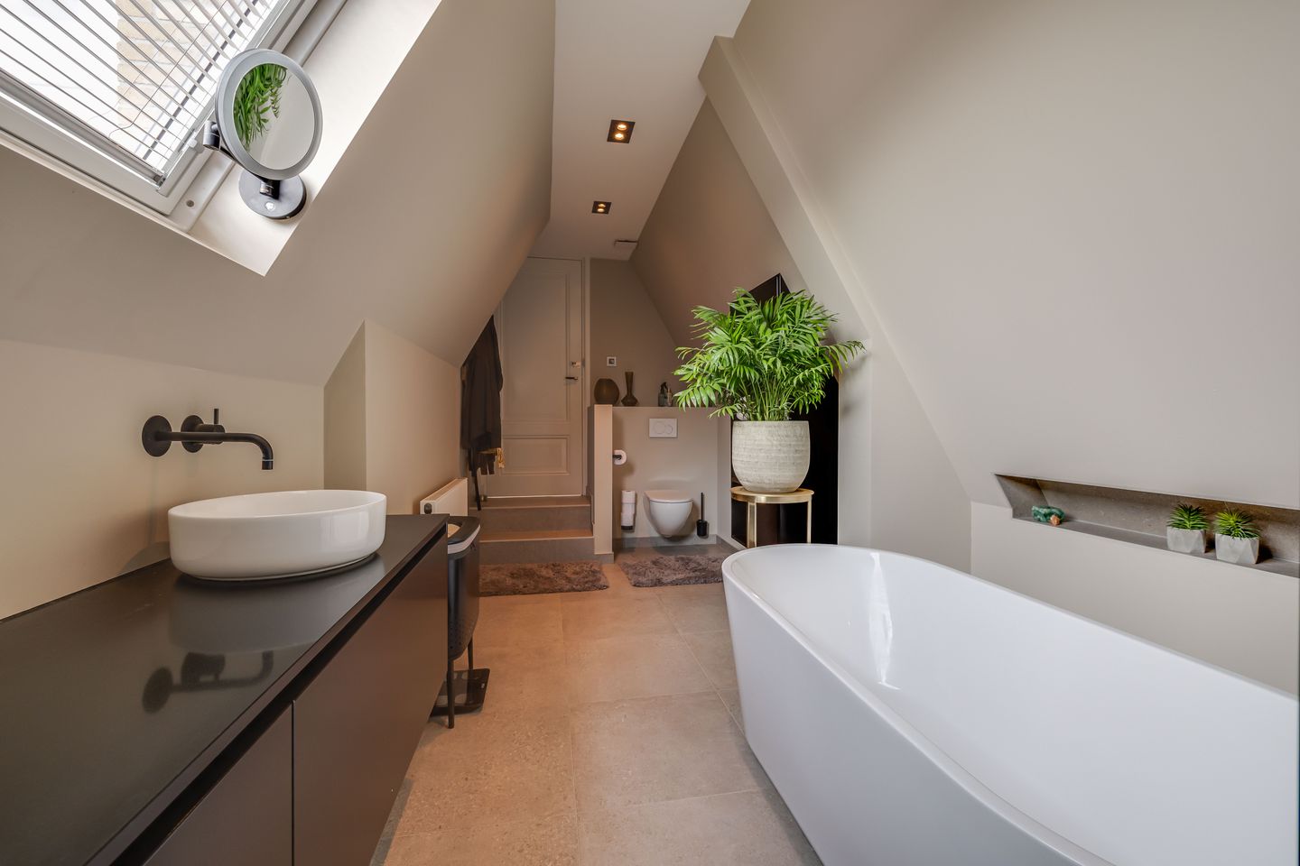 Luxurious villa with private driveway in the sought-after De Parken district of Apeldoorn — 34