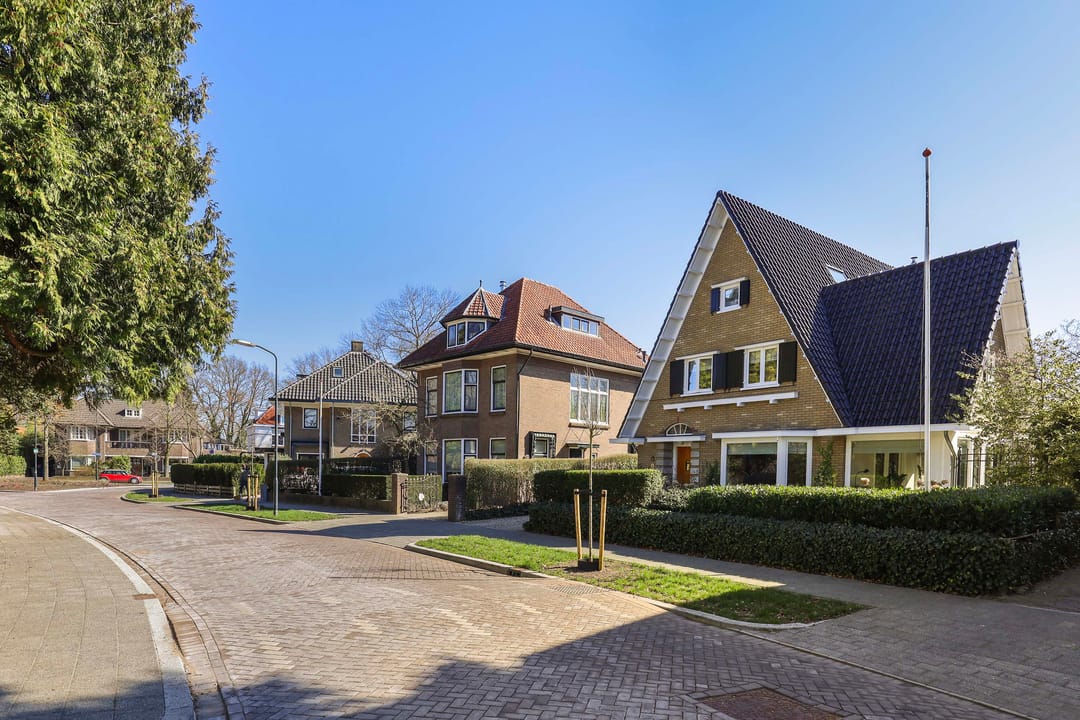 Luxurious villa with private driveway in the sought-after De Parken district of Apeldoorn — 61