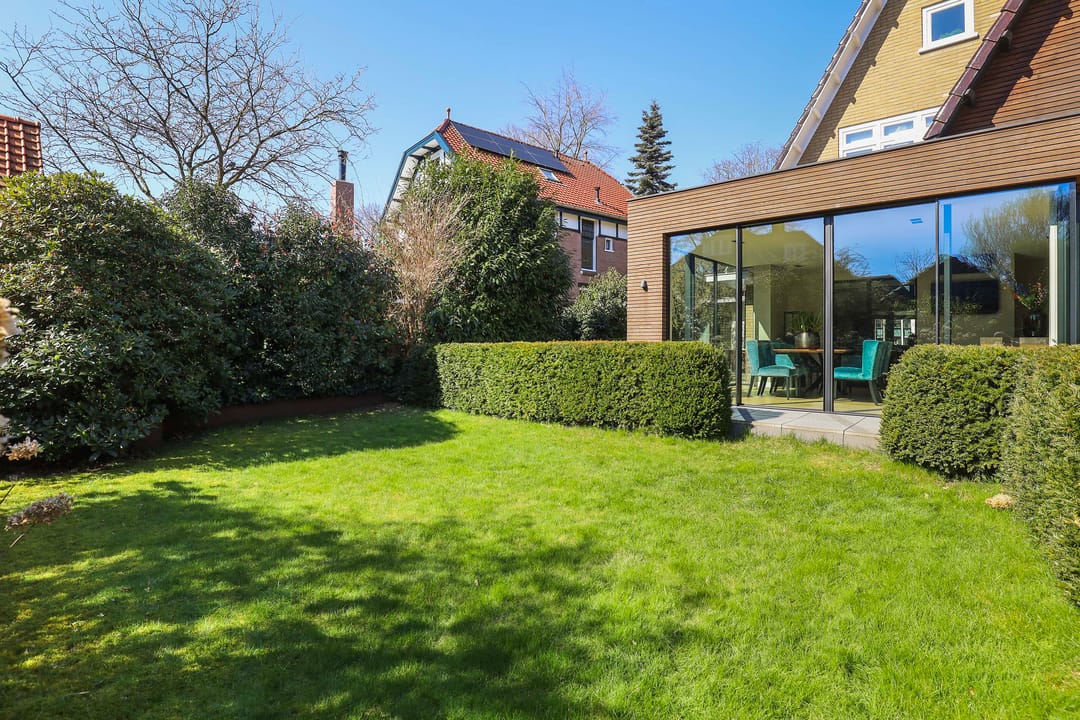 Luxurious villa with private driveway in the sought-after De Parken district of Apeldoorn — 46