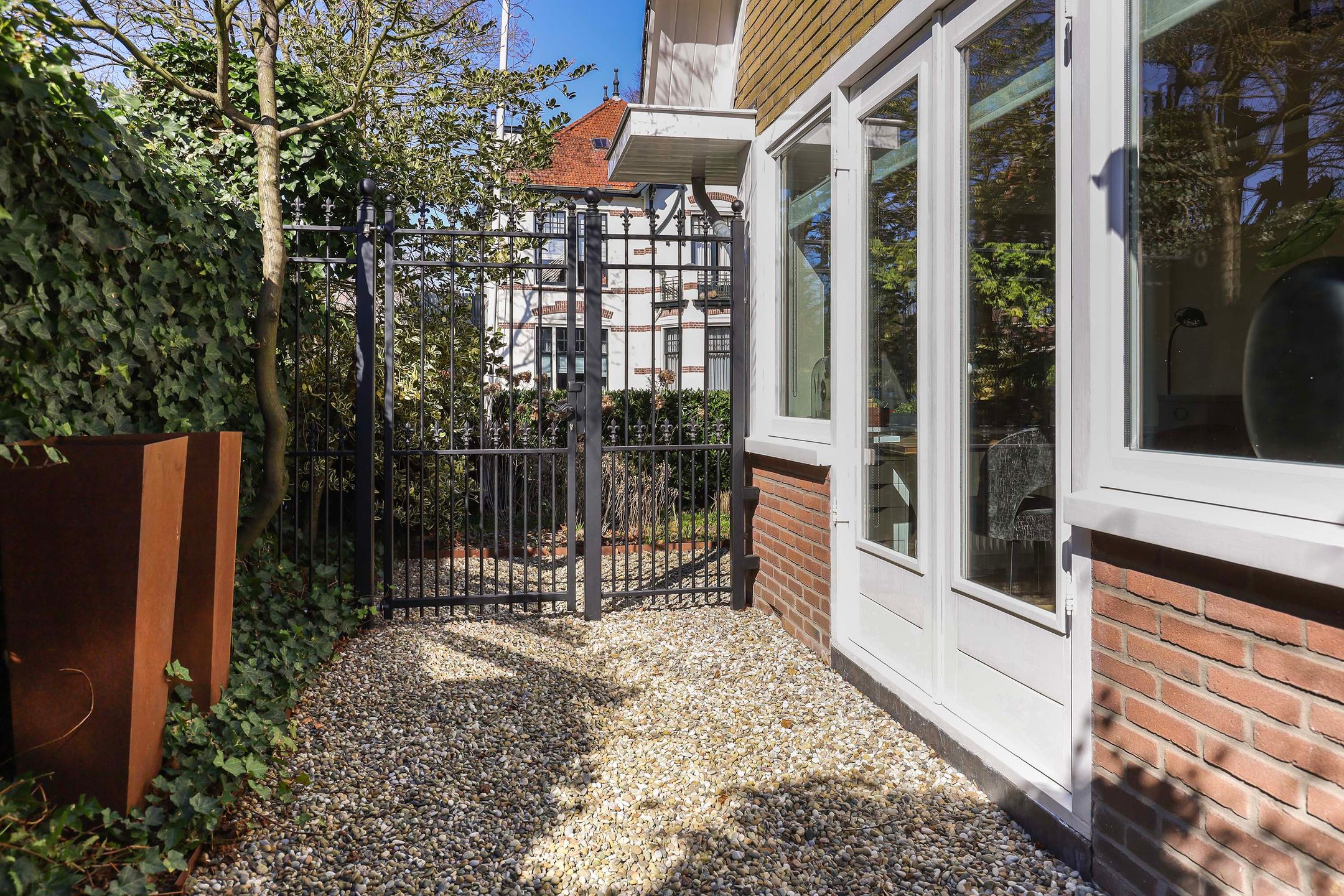 Luxurious villa with private driveway in the sought-after De Parken district of Apeldoorn — 42