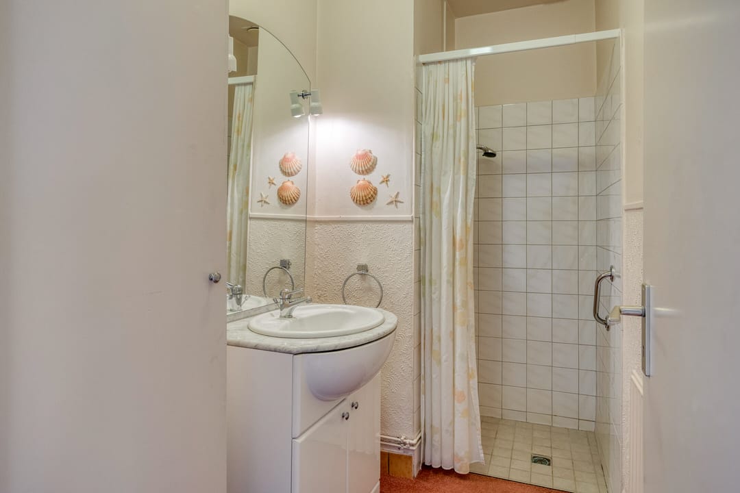 Ground floor living in a charming semi-detached home in peaceful Koewacht — 13
