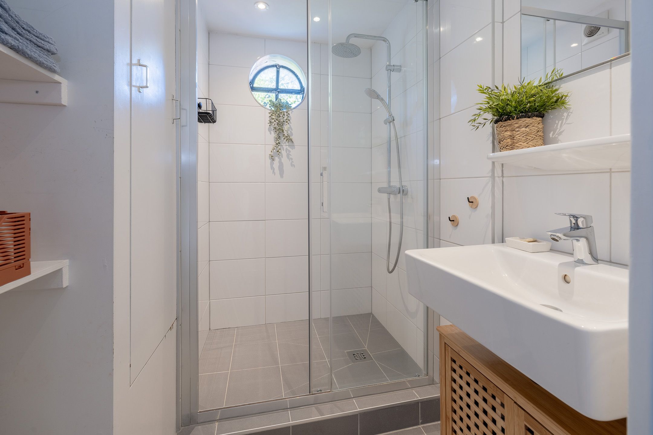 Photo 27 of de Engh 16-III