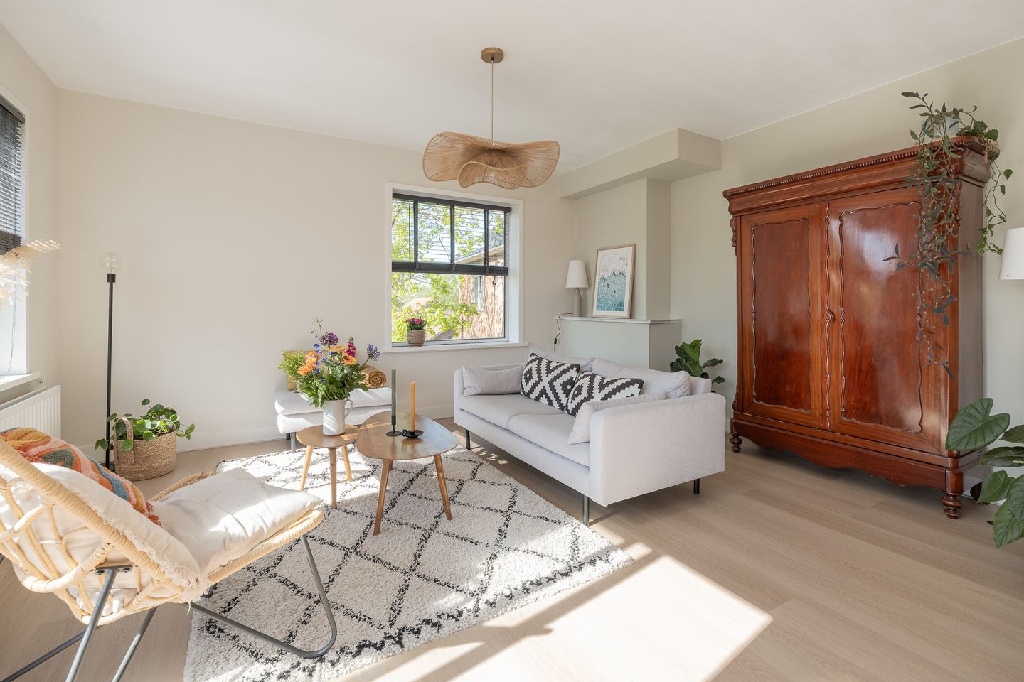 Photo 5 of de Engh 16-III