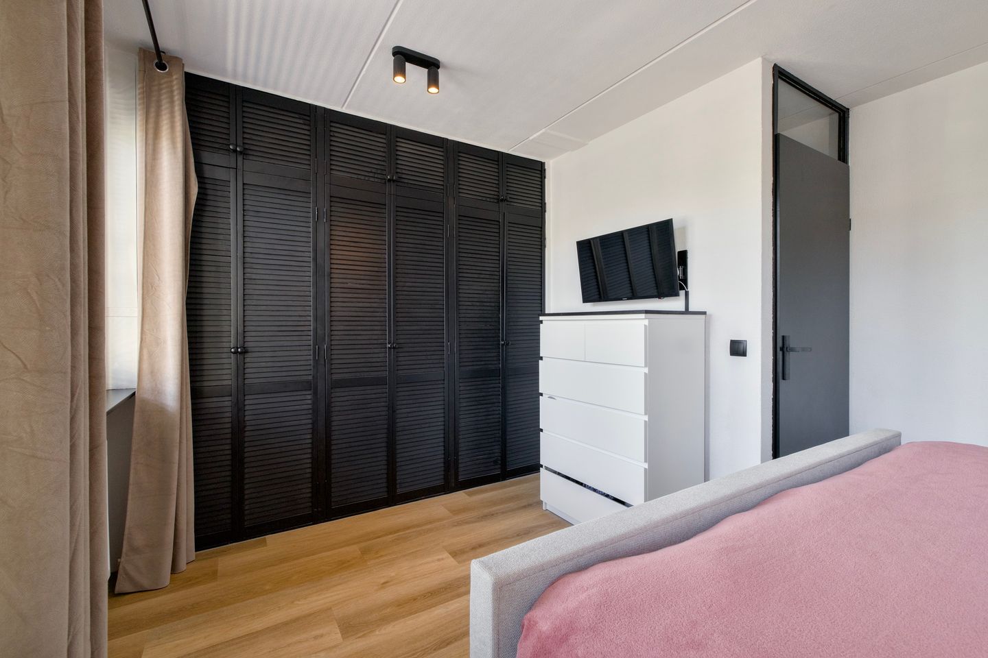 Extended Modern Move-In Ready Terraced House in Child-Friendly Hassinkbrink Neighborhood — 19