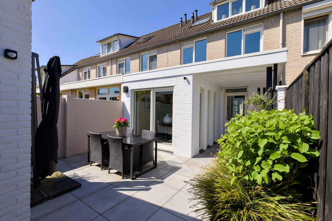 Extended Modern Move-In Ready Terraced House in Child-Friendly Hassinkbrink Neighborhood — 31