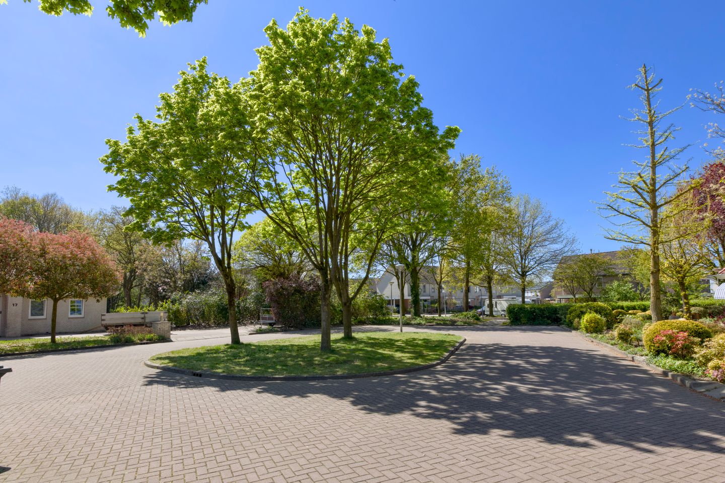 Extended Modern Move-In Ready Terraced House in Child-Friendly Hassinkbrink Neighborhood — 34