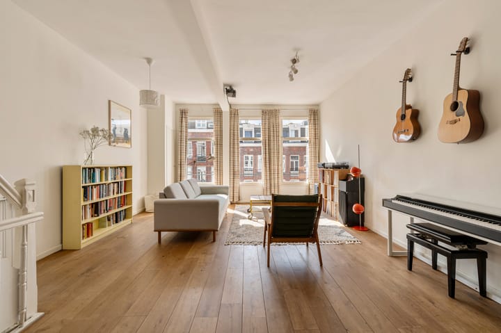 Photo 2 of Ruyschstraat 71-3
