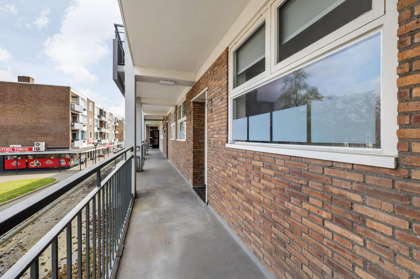 Bright 3-room apartment with sunny south-facing balcony — 14