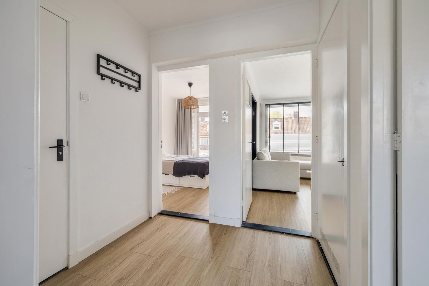 Bright 3-room apartment with sunny south-facing balcony — 19