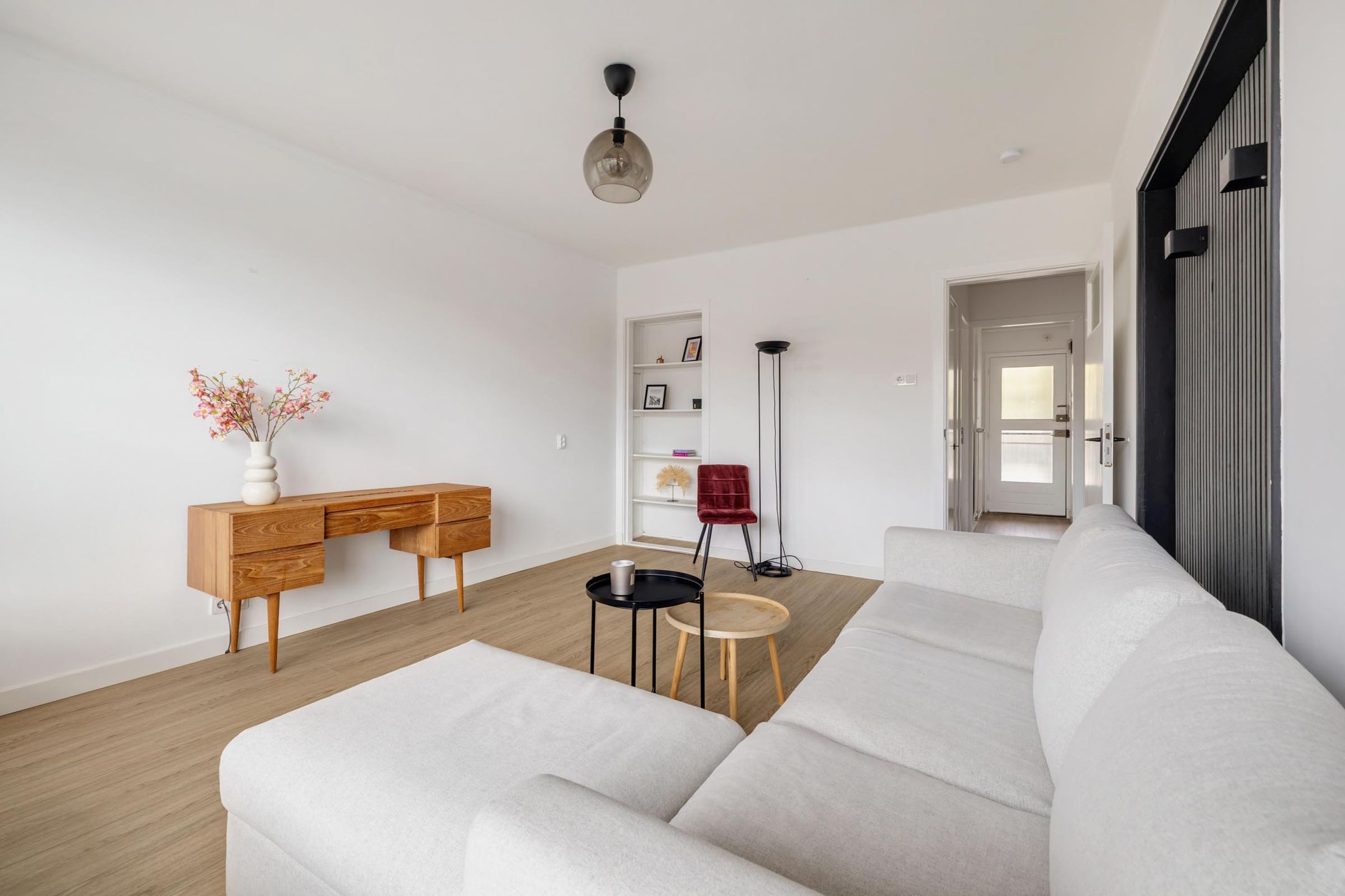 Bright 3-room apartment with sunny south-facing balcony — 24