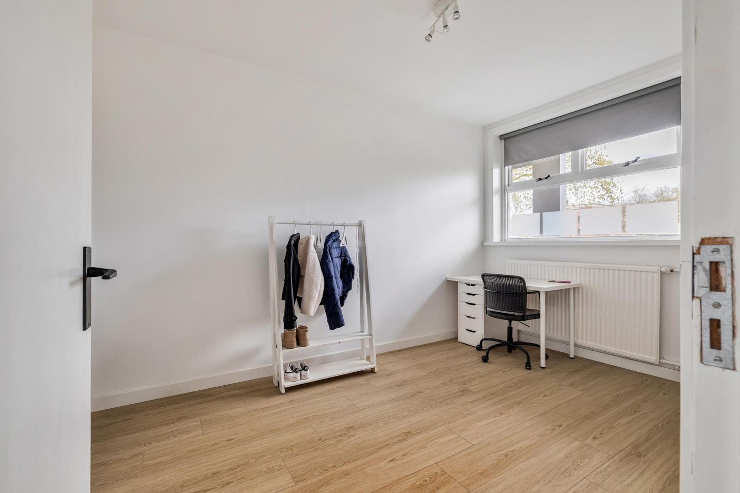 Bright 3-room apartment with sunny south-facing balcony — 25