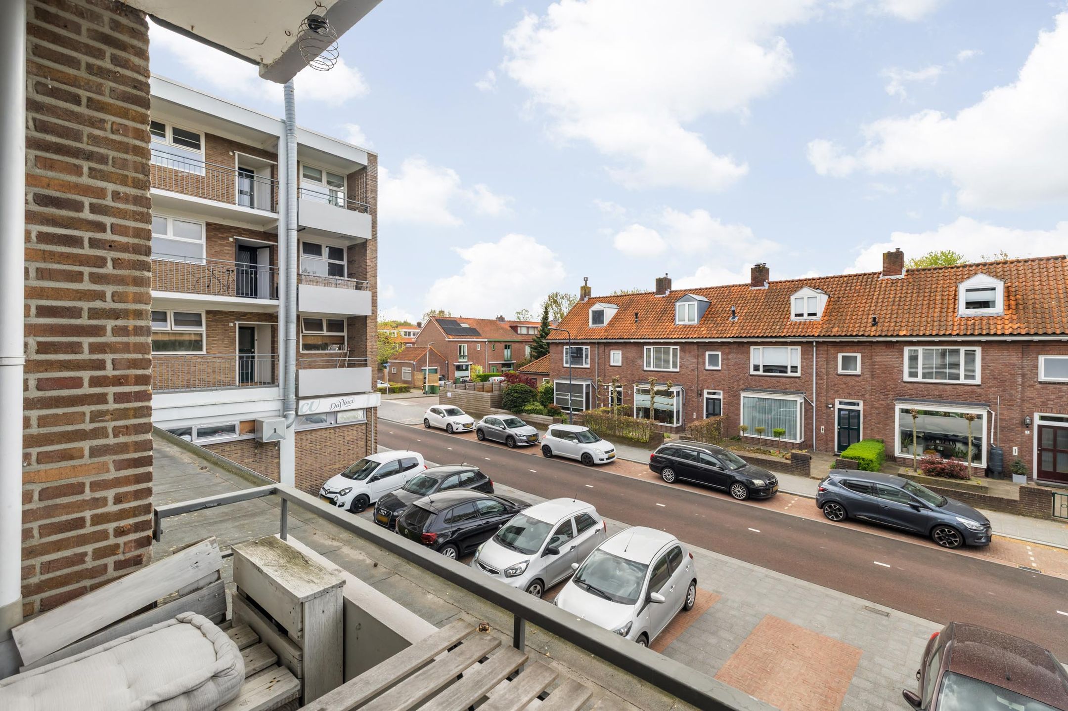 Bright 3-room apartment with sunny south-facing balcony — 39