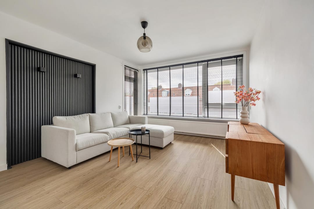 Bright 3-room apartment with sunny south-facing balcony — 22