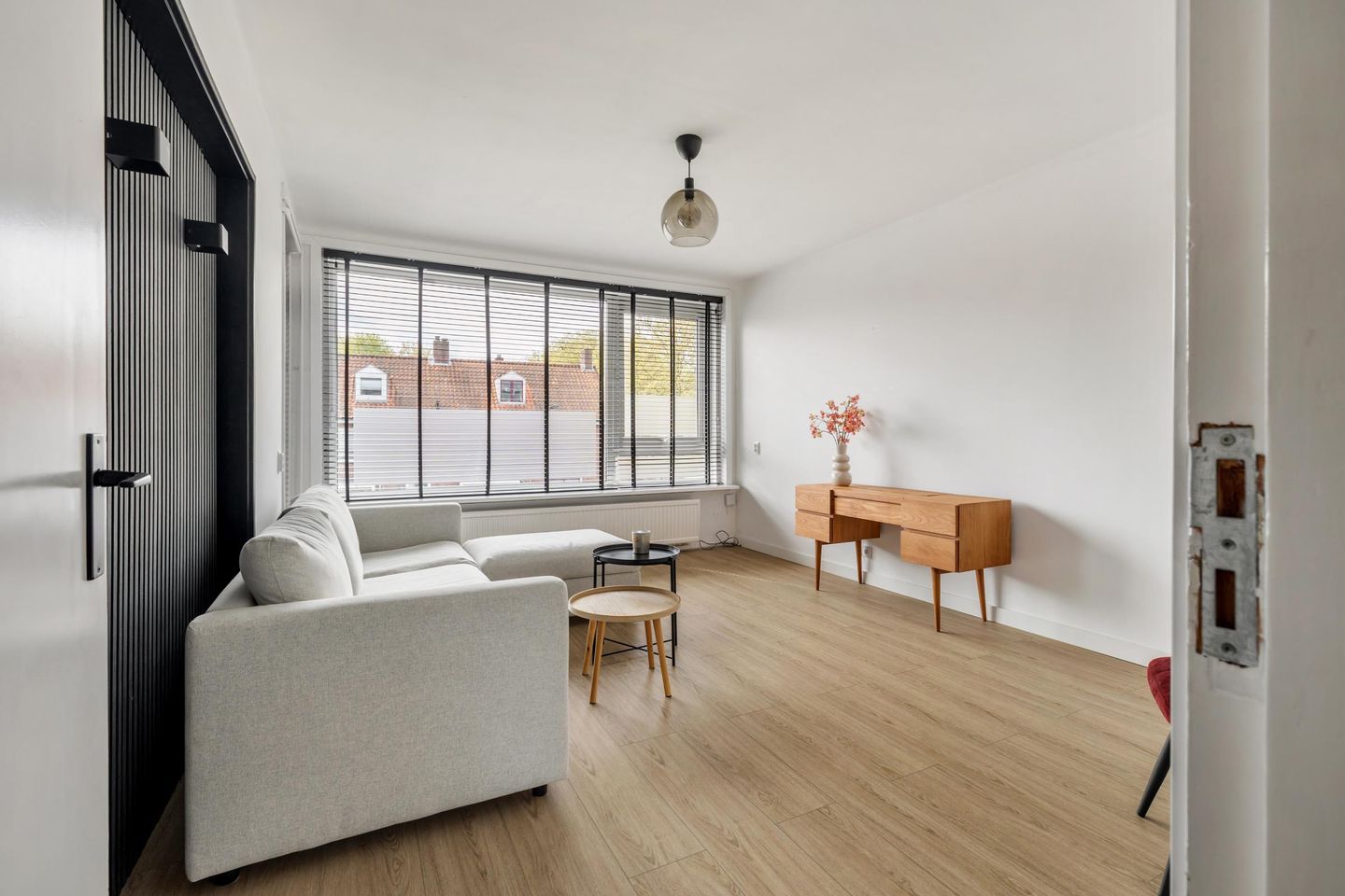 Bright 3-room apartment with sunny south-facing balcony — 20