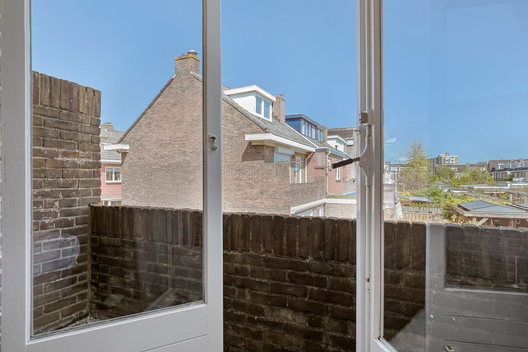 Charming 1930s Terraced House with Four Bedrooms in Utrecht — 22